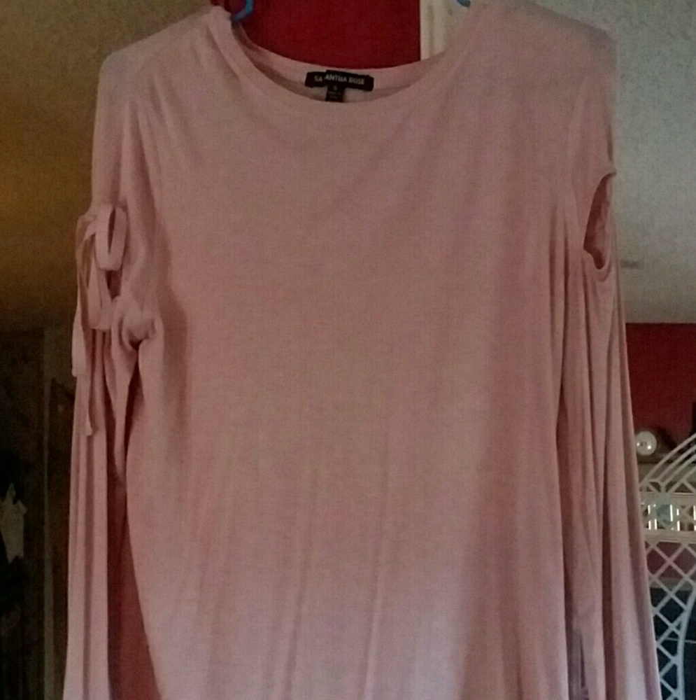 Longsleeve cold shoulder